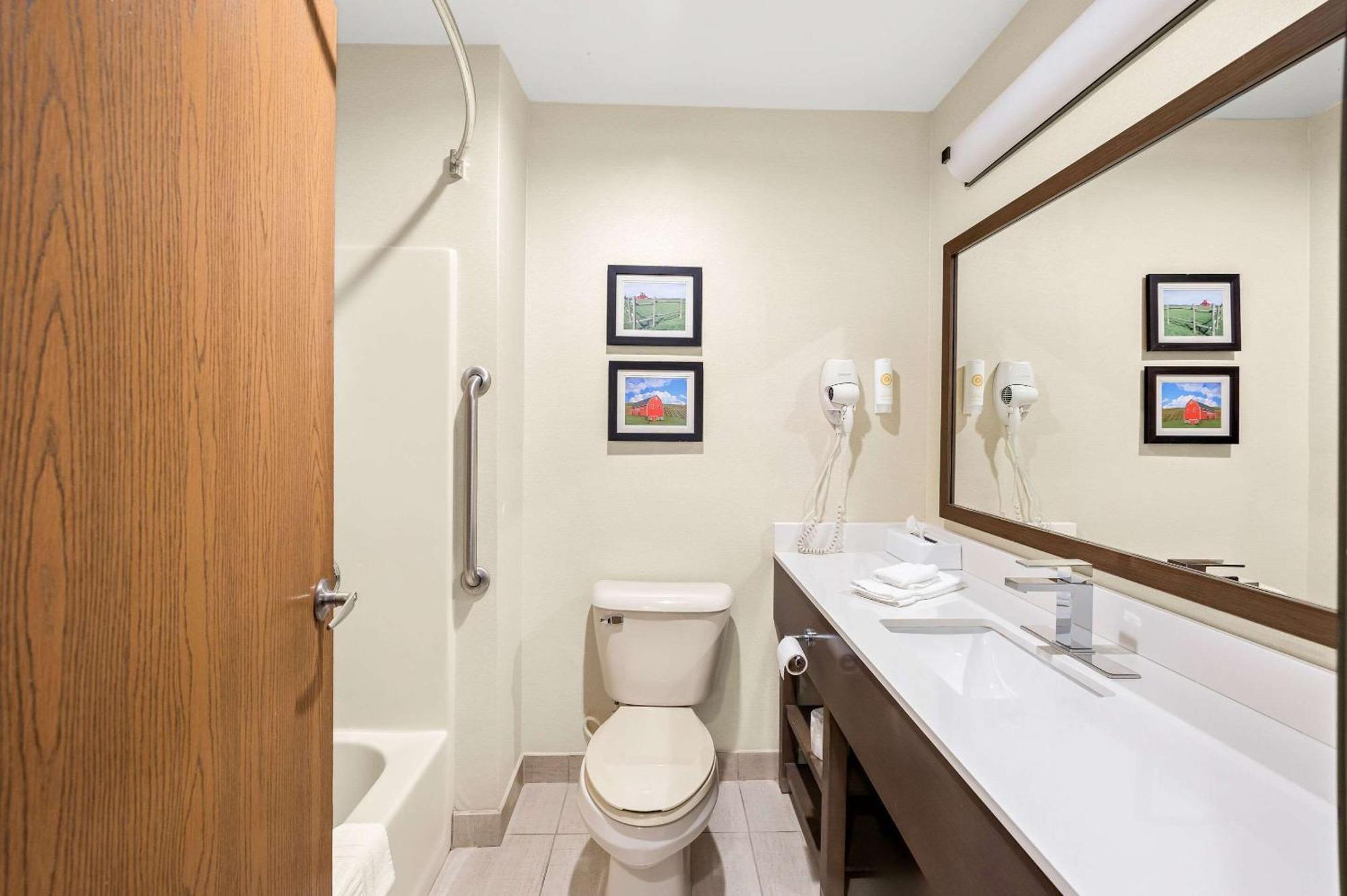 Comfort Inn Van Wert Bagian luar foto